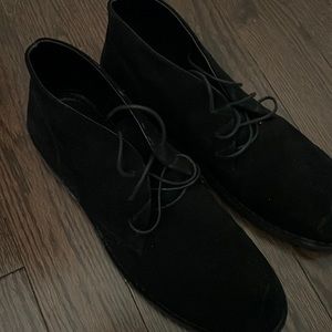 Black dress shoes